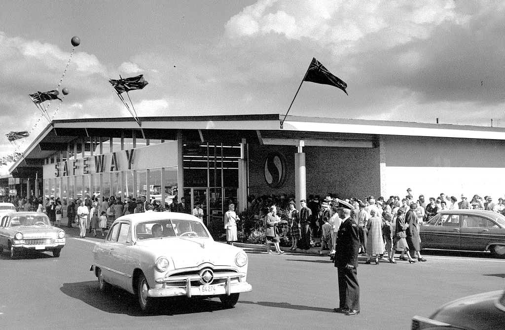 1950s opening of Safeway